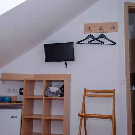 Mansarda Mica Cu Baie Proprie Lägenhet Cluj-Napoca Exteriör bild