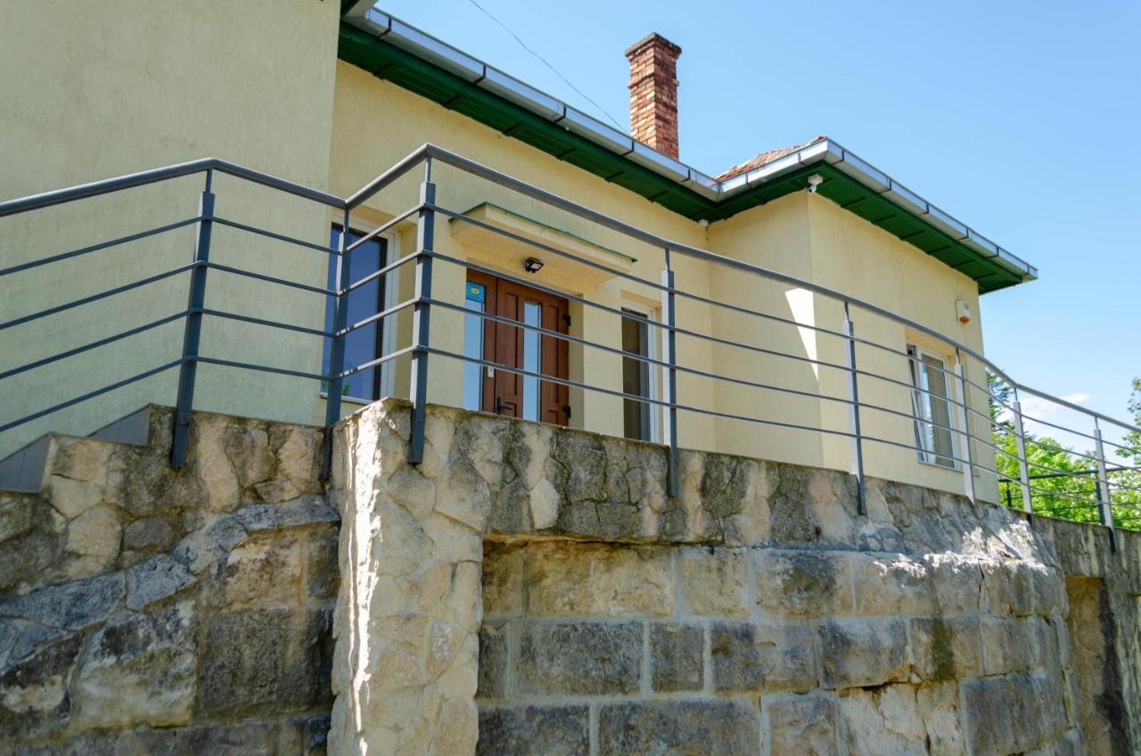 Mansarda Mica Cu Baie Proprie Lägenhet Cluj-Napoca Exteriör bild
