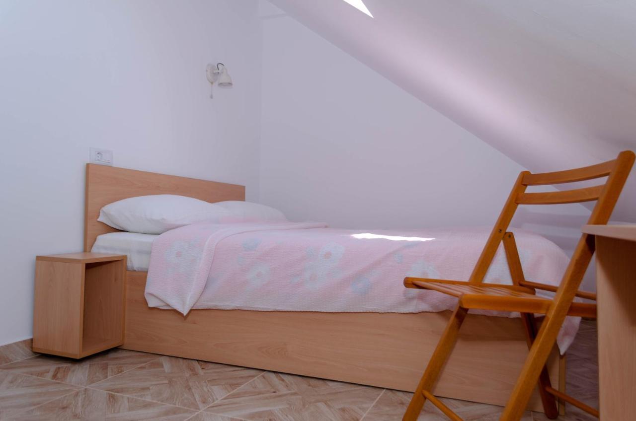 Mansarda Mica Cu Baie Proprie Lägenhet Cluj-Napoca Exteriör bild